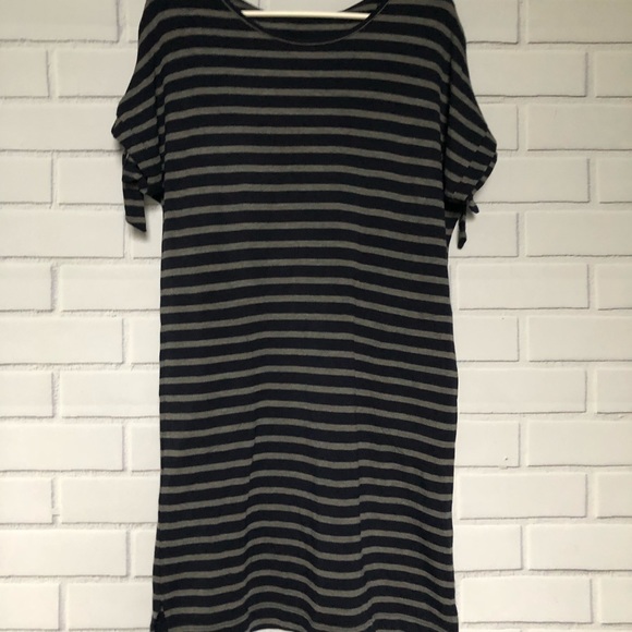 💃🏻Navy blue striped dress NWT!!💃🏻 - Picture 1 of 2